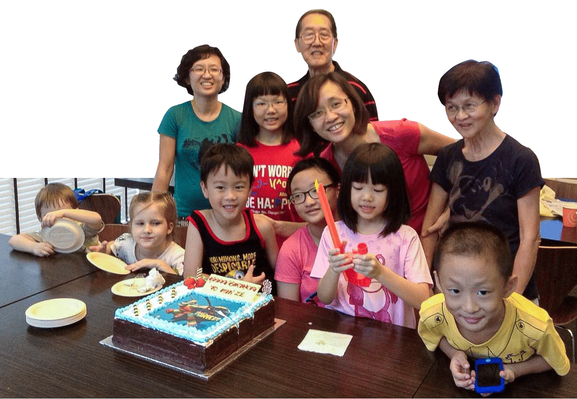 Cake decorating, Face, Smile, Food, Table, Sharing, Happy, T-shirt, Tableware