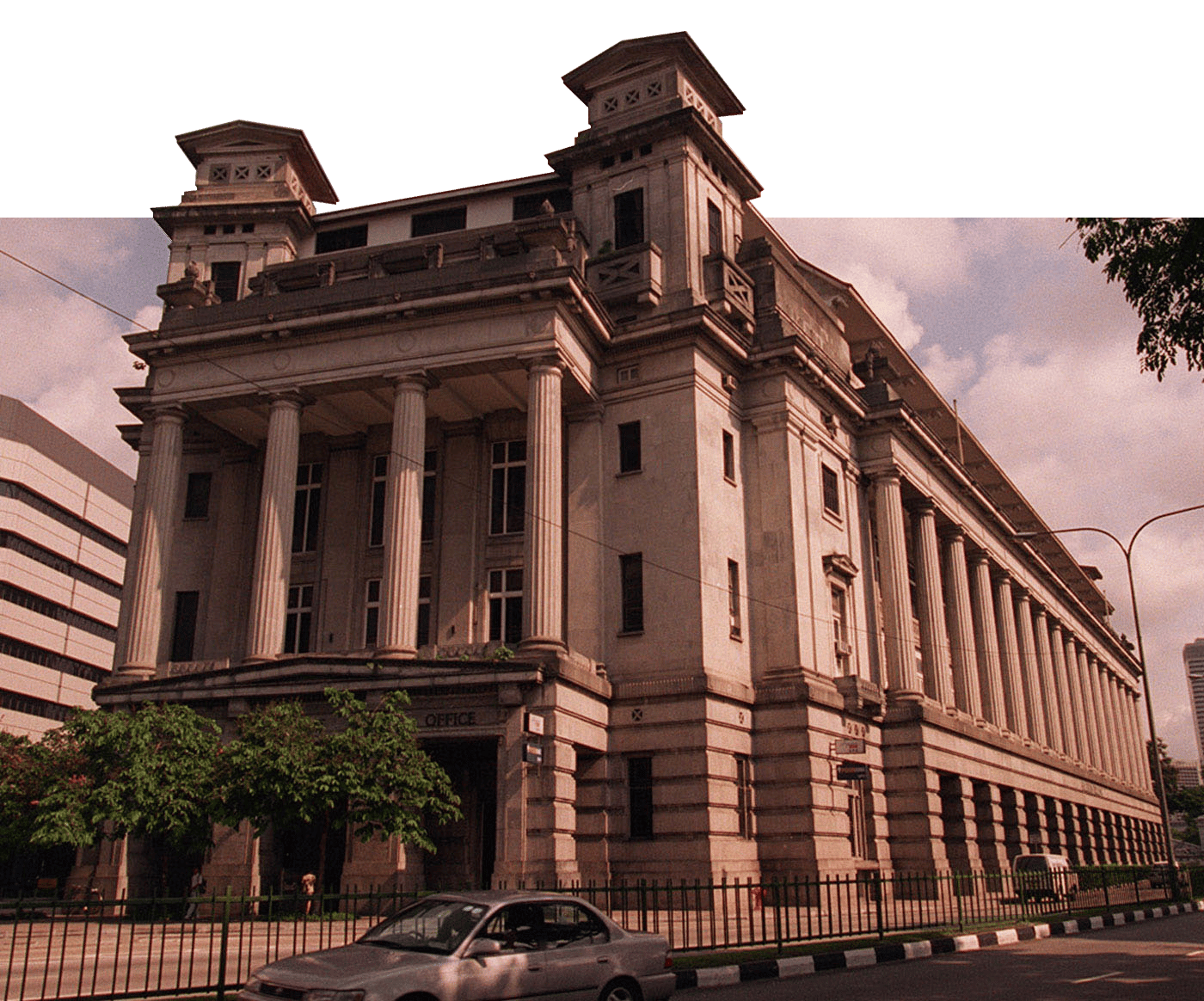 Building, Sky, Wheel, Vehicle, Tire, Car, Cloud