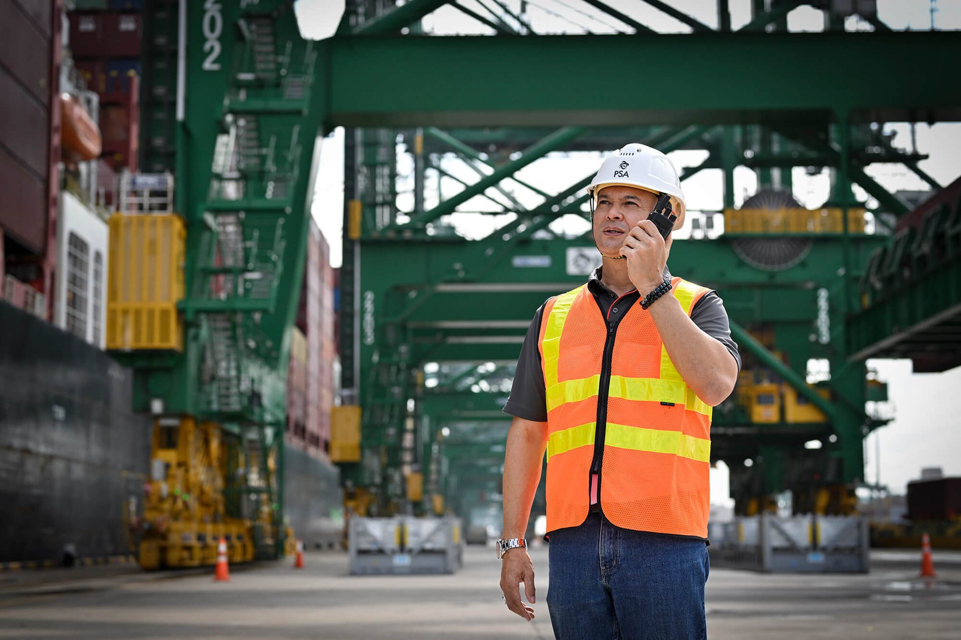 Personal protective equipment, Hard hat, High-visibility clothing, Construction worker, Workwear, Engineer, Collar, Helmet, Job