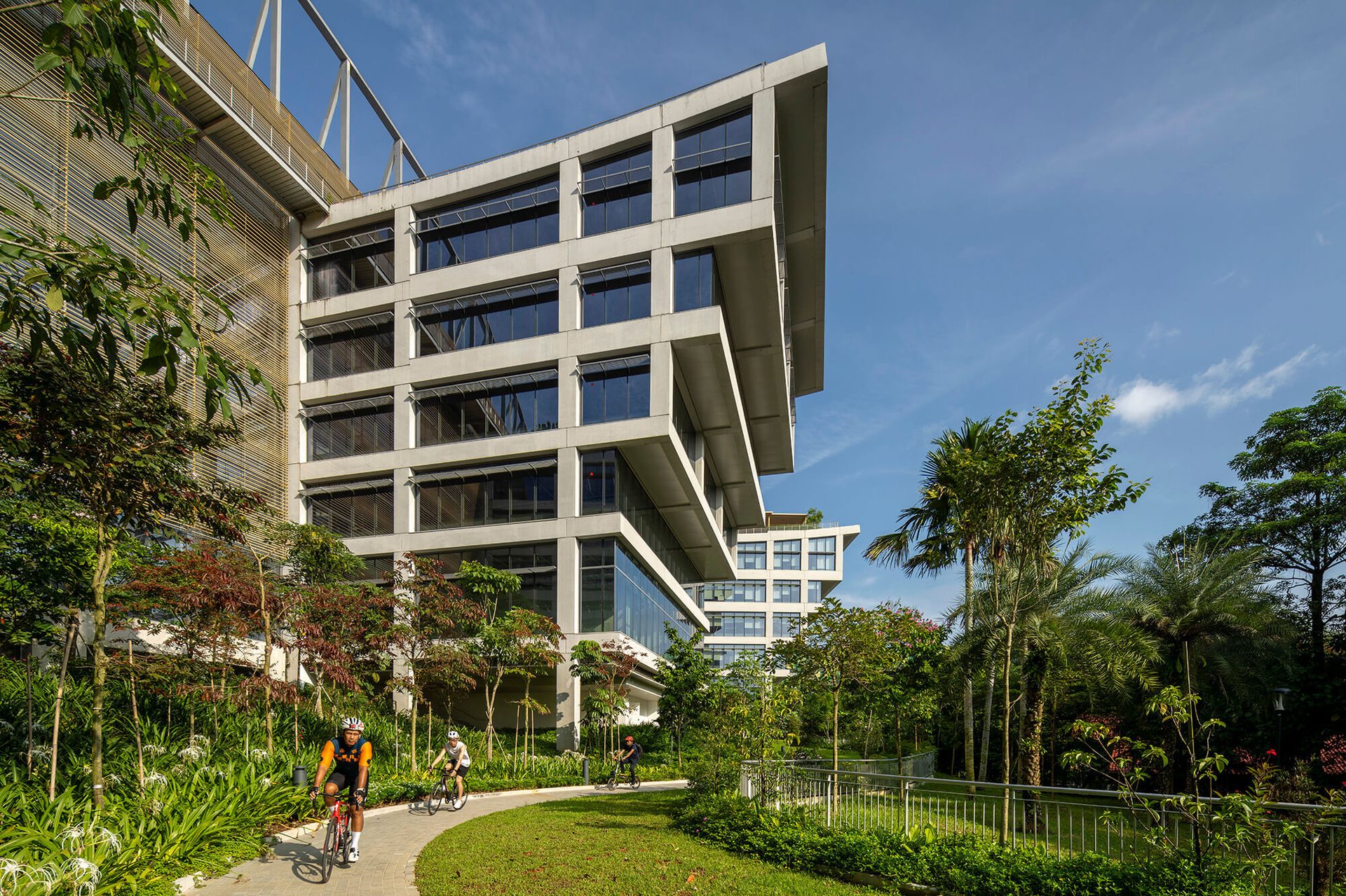 Urban design, Commercial building, Composite material, Metropolitan area, Daytime, Architecture, Apartment, Condominium, Mixed-use, Engineering