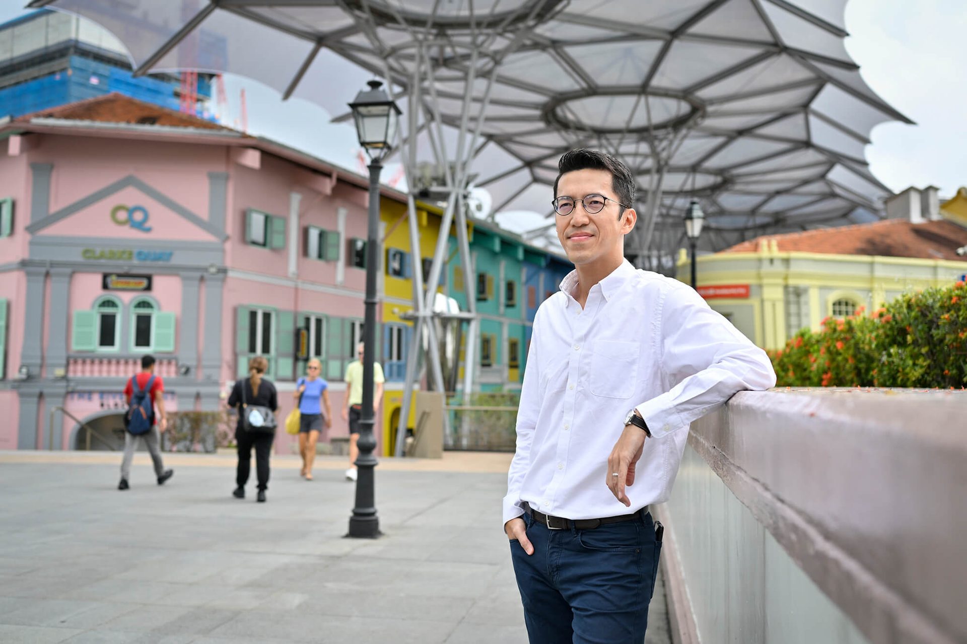 Dress shirt, Smile, Pedestrian, Leisure